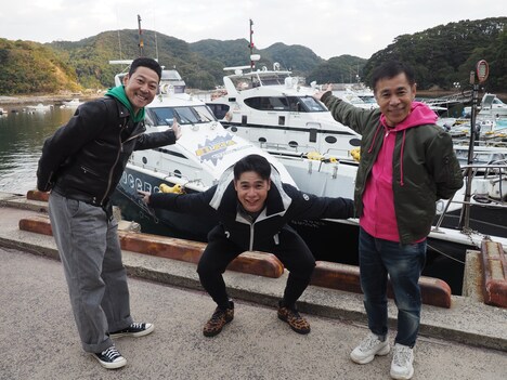 左から東野幸治、平成ノブシコブシ吉村、ナインティナイン岡村。