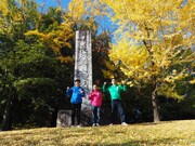 左からロバート山本、ナインティナイン岡村、東野幸治。