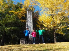 左からロバート山本、ナインティナイン岡村、東野幸治。