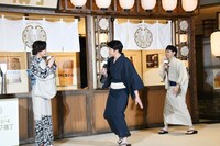 藤原紀香に迎えられるさや香。