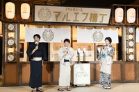 さや香のことが気がかりでしょうがない藤原紀香（右）。