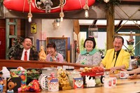 左から今別府直之、浅香あき恵、酒井藍、アキ。(c)関西テレビ
