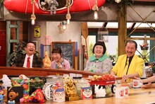 左から今別府直之、浅香あき恵、酒井藍、アキ。(c)関西テレビ