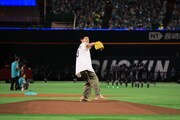 セレモニアルピッチの様子。(c)SoftBank HAWKS