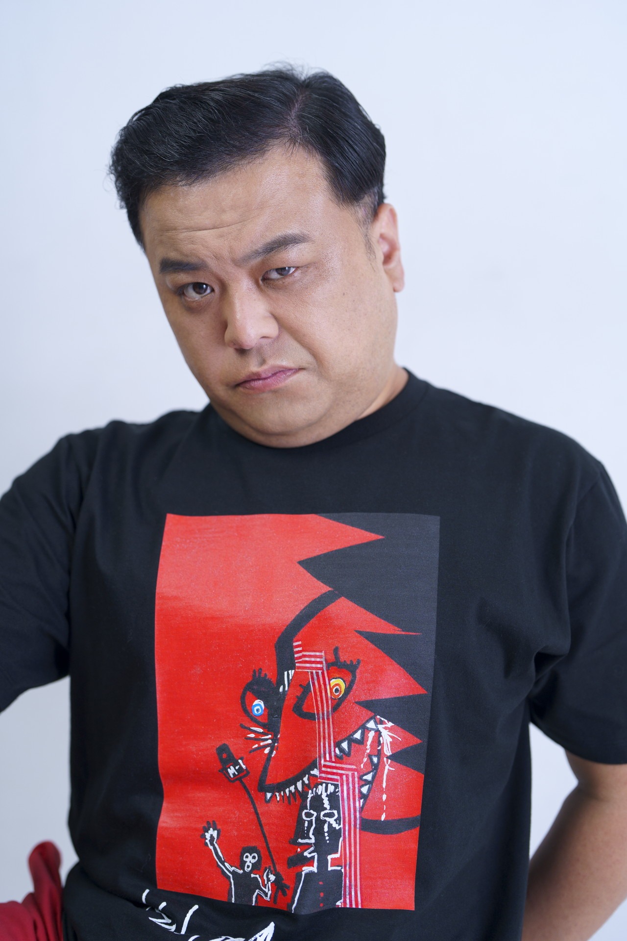 「絵画プリントTシャツ01（BLACK）」の着用イメージ。