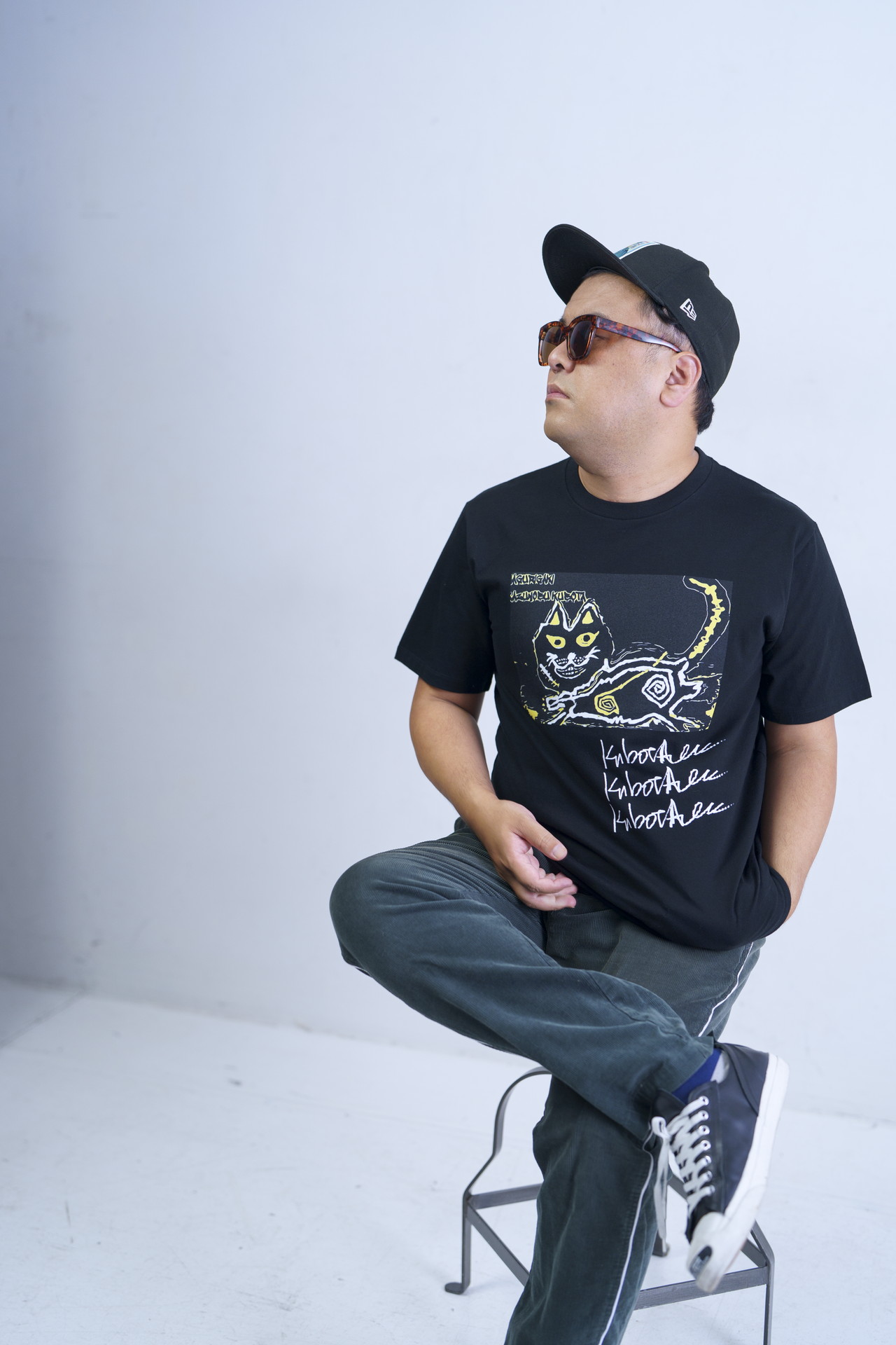 「絵画プリントTシャツ02（BLACK）」の着用イメージ。