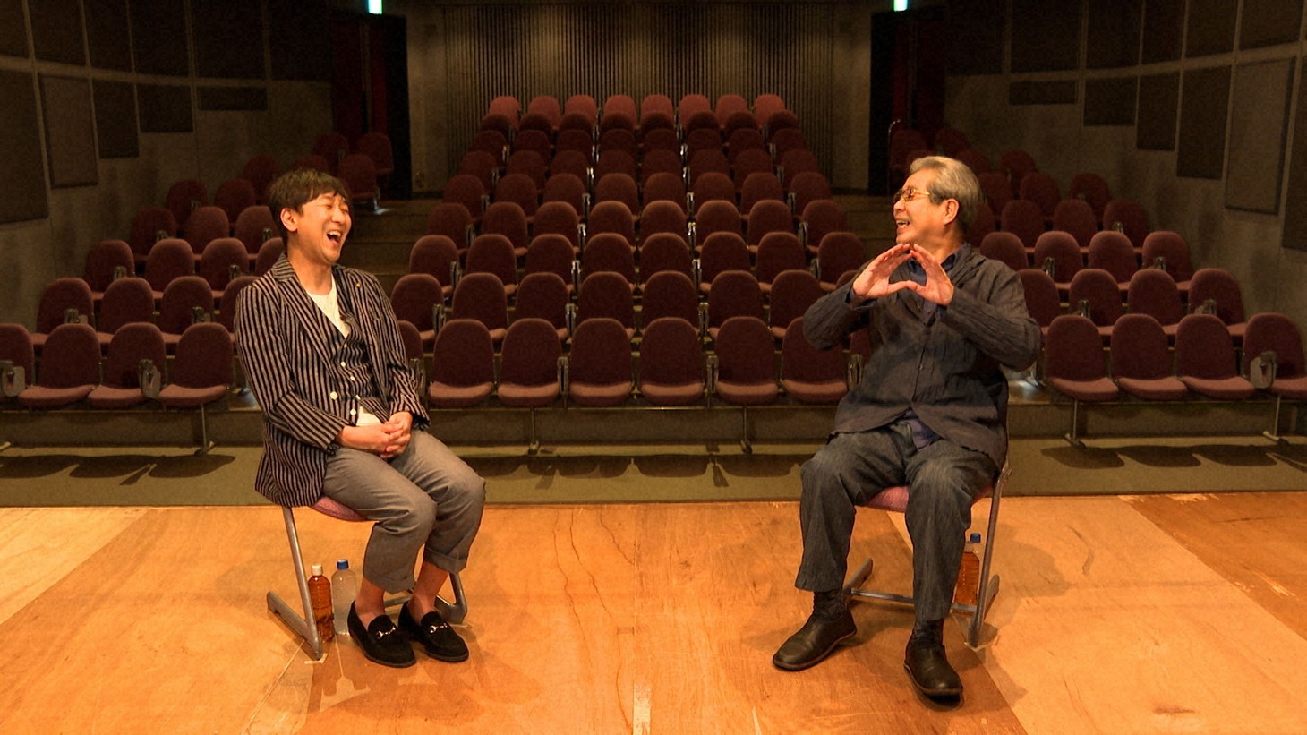 東京03初単独ライブの地で語り合う東京03飯塚（左）と立川志の輔（右）。