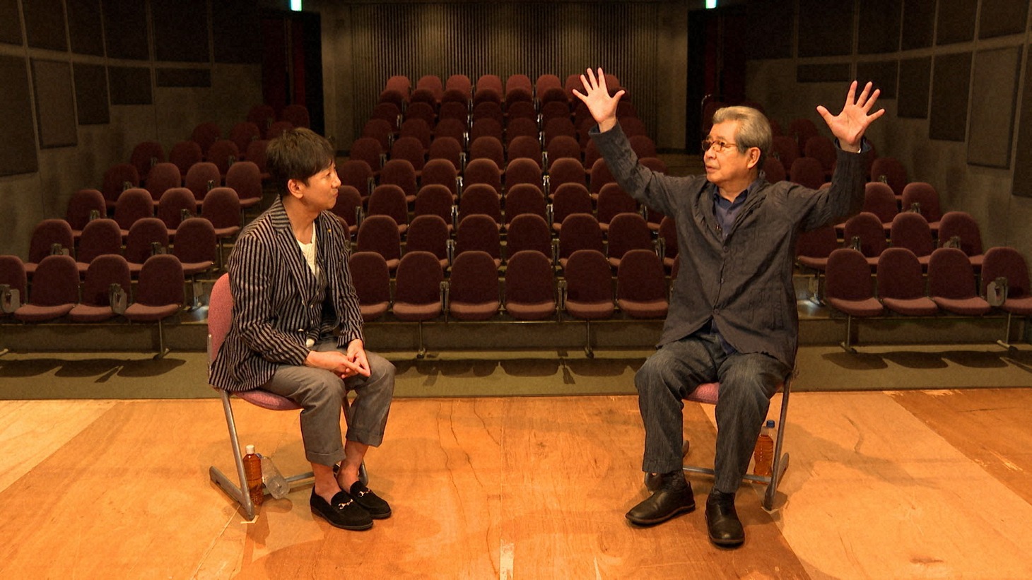 東京03初単独ライブの地で語り合う東京03飯塚（左）と立川志の輔（右）。