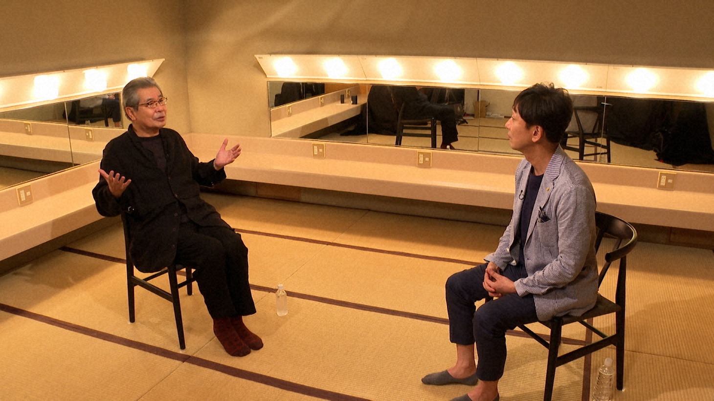 立川志の輔（左）と語り合う東京03飯塚。