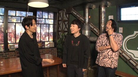 絵本の「師匠」ことキングコング西野（左）にアドバイスを求める見取り図リリー（中央）。(c)テレビ朝日