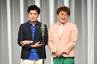 満席の会場を見渡すマユリカ。