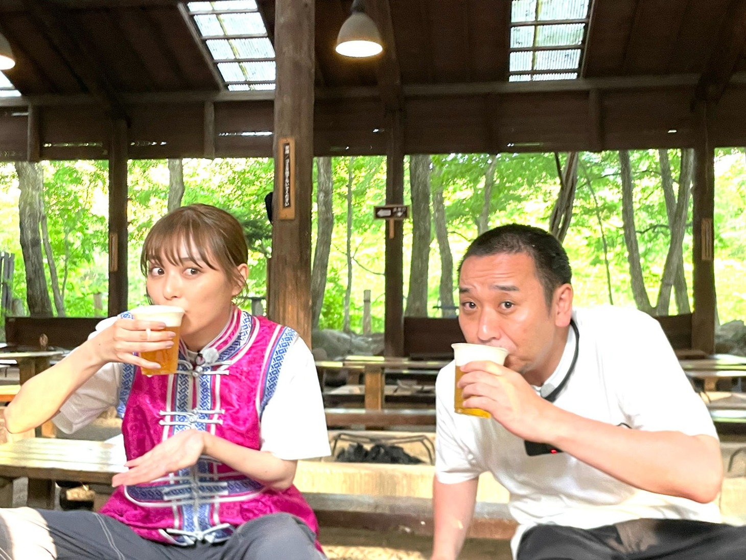 ゲストの内田理央（左）と千鳥・大悟。