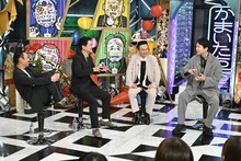 左から千鳥、かまいたち。(c)日本テレビ