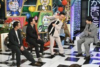 左から千鳥、かまいたち。(c)日本テレビ