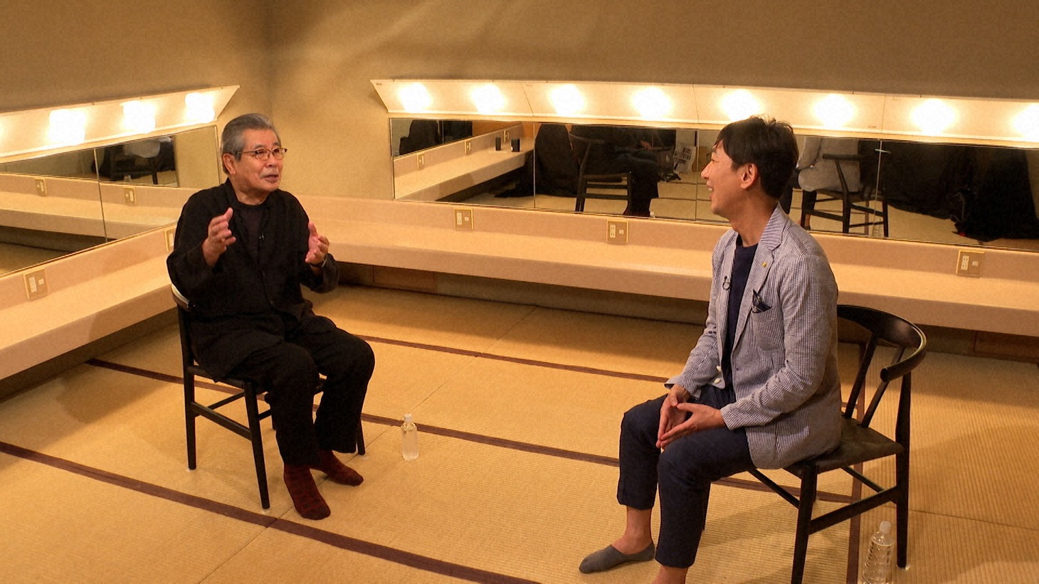 立川志の輔（左）と語り合う東京03飯塚。