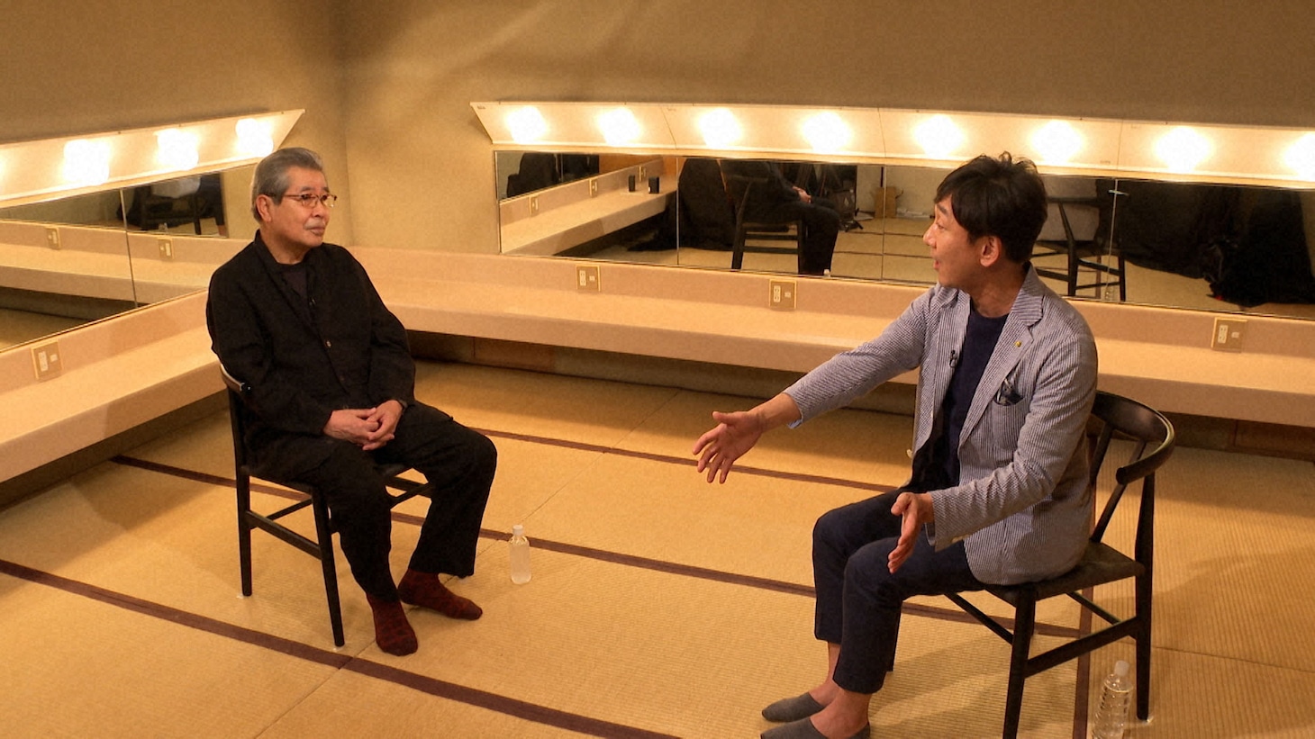立川志の輔（左）と語り合う東京03飯塚。