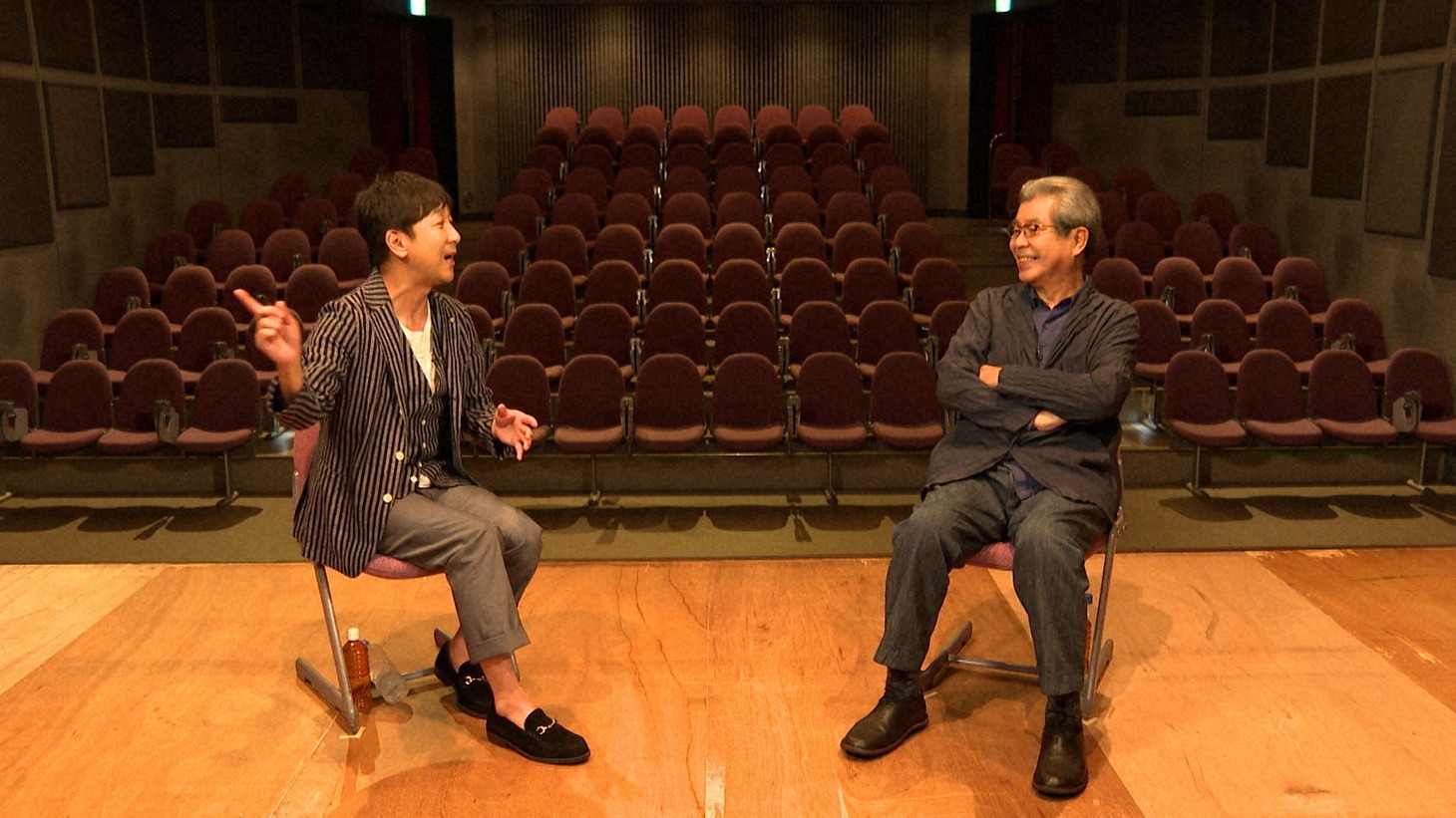 東京03初単独ライブの地で語り合う東京03飯塚（左）と立川志の輔（右）。