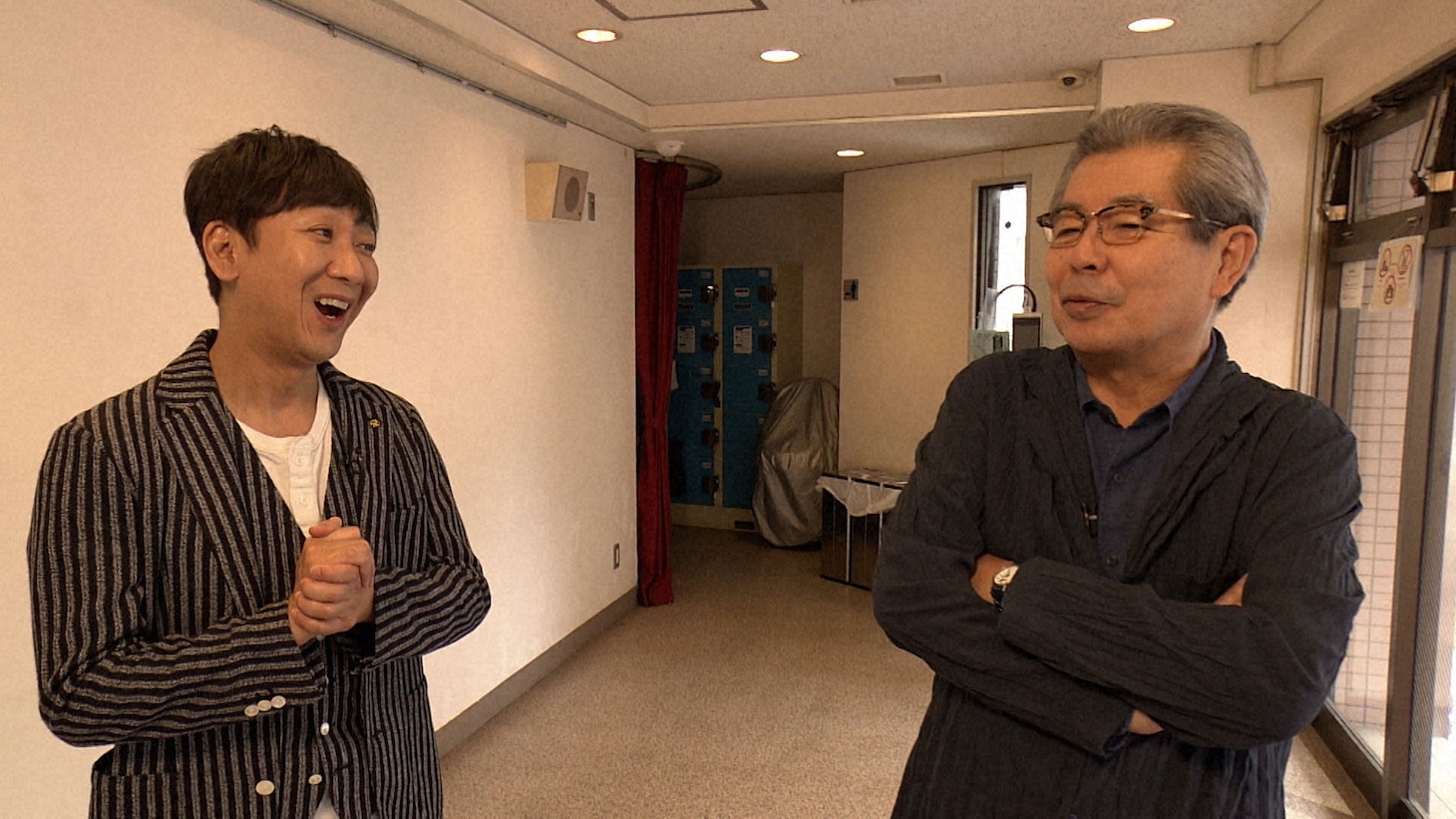 東京03飯塚（左）と立川志の輔（右）。