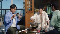 「ウィルキンソン タンサン レモン」の新テレビCM「刺激×メシ」編で共演するアルコ＆ピース平子（左）と菅田将暉（右）。