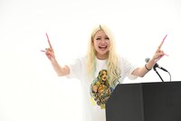 「アゲー！」とエルフ荒川。