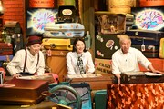 「クレイジージャーニー」MC陣の（左から）バナナマン設楽、小池栄子、松本人志。(c)TBS