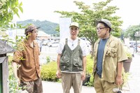 左からおぎやはぎ、とろサーモン久保田。