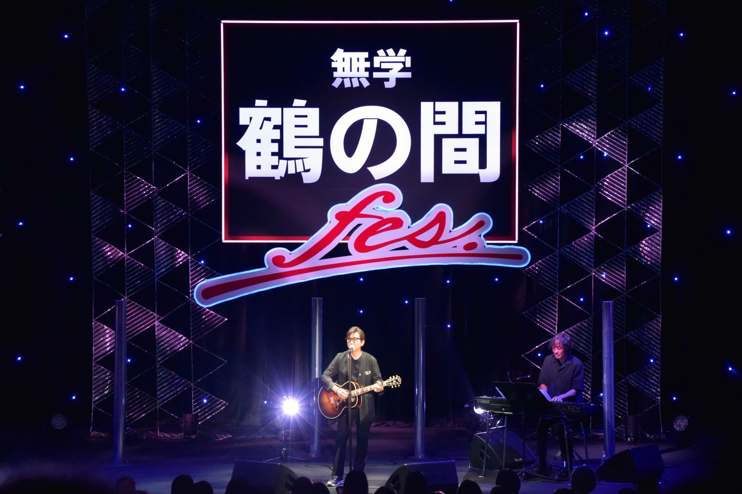 藤井フミヤのライブの様子。
