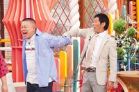 チョコレートプラネット松尾と明石家さんま。(c)フジテレビ