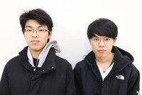 レジ応援。左から寺尾龍一郎、三栖大生。