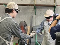 「霜降り明星のあてみなげ」のワンシーン。