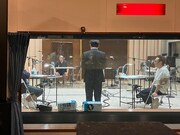 感動的な手紙を読むラブレターズ溜口。