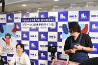 サイン会中の様子。