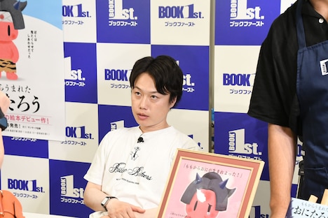 ファンからアイデアを聞き、鋭い視線を送りながら「採用します」と見取り図リリー。