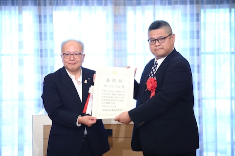 「第26回上方演芸の殿堂入り」の表彰式の様子。