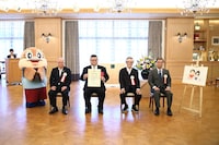 「第26回上方演芸の殿堂入り」の表彰式の様子。