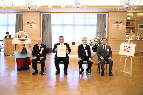 「第26回上方演芸の殿堂入り」の表彰式の様子。