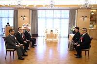 「第26回上方演芸の殿堂入り」の表彰式の様子。