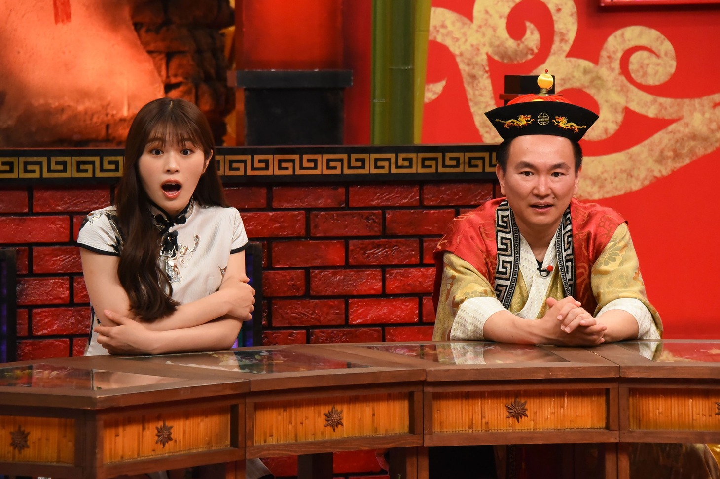 左から渋谷凪咲、かまいたち山内。(c)関西テレビ