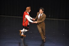 漫才「ヨーデル」を披露するダンビラムーチョ。