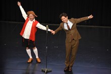 漫才「ヨーデル」を披露するダンビラムーチョ。