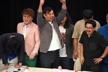 「クイズ☆ヨーデル」で正解して喜ぶカゲヤマ益田。