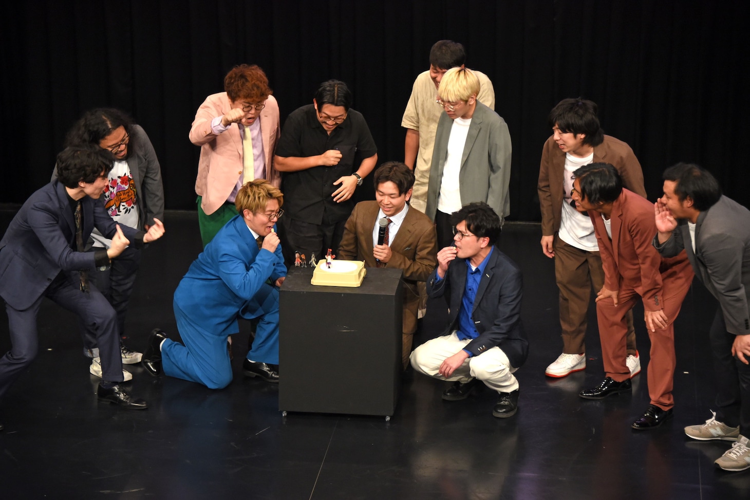 「ヨーデル相撲」より、ナイチンゲールダンス・中野なかるてぃんとマユリカ阪本の対決。
