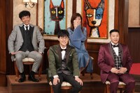 「新しいカギ」の企画「ガチアートオークションバトル」に出演する（前列左から）ハナコ菊田、チョコレートプラネット長田、（後列左から）どぶろっく森、ヒコロヒー。(c)フジテレビ