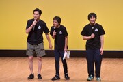 トークコーナーでMCを務めた、や団。