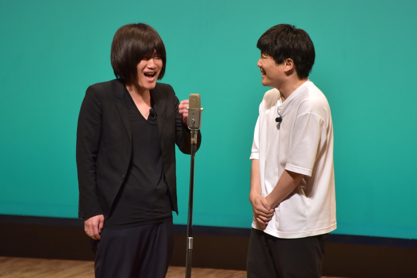 ゲストのランジャタイ。自身のネタに入る前に、インタレスティングたけしのネタの余韻を楽しんでいた。