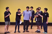 アルコ＆ピースのトークの様子。