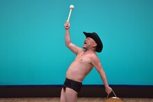 「なんてしょんべんだ！」を連発するハリウッドザコシショウ。