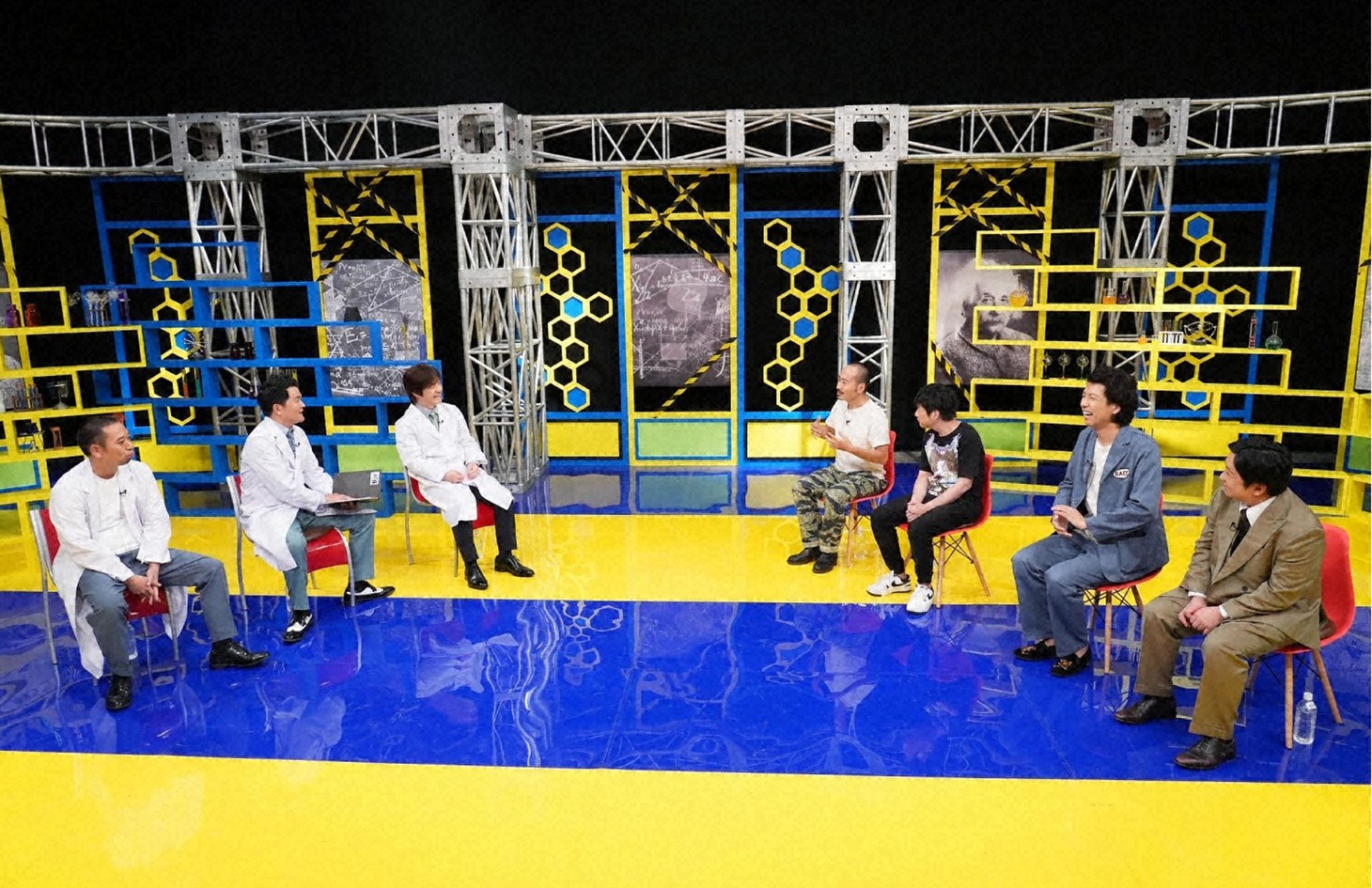 左から千鳥、内村光良、かもめんたる、ニッポンの社長。