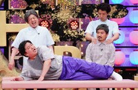 8月5日放送回より、う大作のユニットコントを披露するかもめんたるとニッポンの社長。