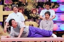 8月5日放送回より、う大作のユニットコントを披露するかもめんたるとニッポンの社長。